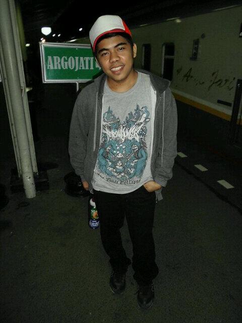 terima cetak sablon kaos hoodie sweater topi dll. CP : 0896 5024 9954 pin : 282A3F9A