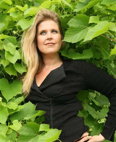 Soulful singer/songwriter, pianist, actress, health nut, Mom and life lover!!