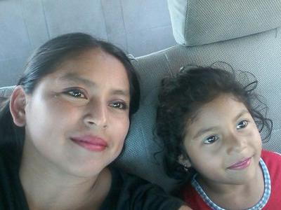 Alegre muy carinosa sentimental