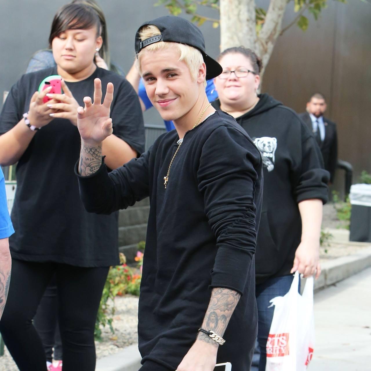 Justin you are the best idol in the world :)  
I'm belieber... Te Amo Justin Eres El Mejor.