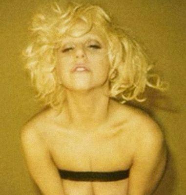 My tweets are based on retarded stuff like I had drugs but I don't. It's my mind's fault. Love @ladygaga