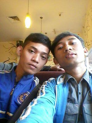 Jgan menyerah, tak knal lelah untk mnggpai mimpi2 mu,..and iringgilah setiap langkahmu dngan do'a..    (!_!)