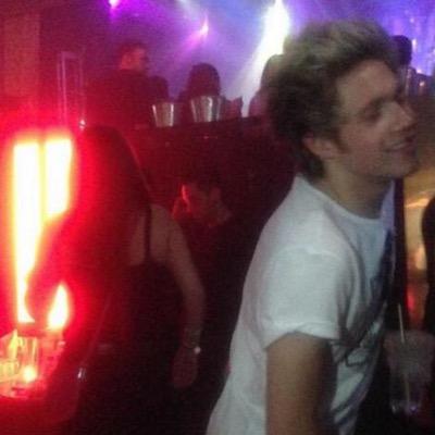 dm me a pic & @ of a hot 1d/5sos stan and ill anonymously post