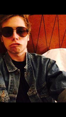 don't follow this acc bc it's a free follow frm @mariejojavierxx so follow her, she follows back tysm ily