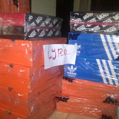 menjual berbagi macam sepatu casul , sport dll
 serius order 29744cf1/085779232555