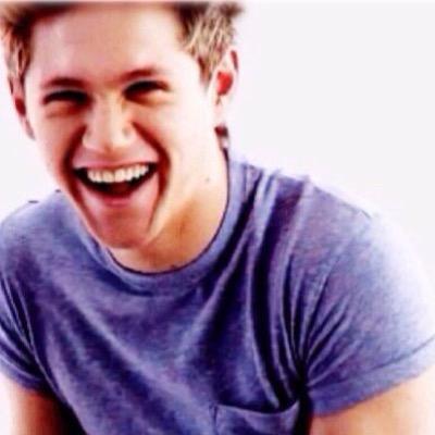 @horanxmofos PLEASE FOLLOW HER! PLEASE RT THIS PLEASE! https://t.co/OJ8RkacgUL She only FB if you ask her to