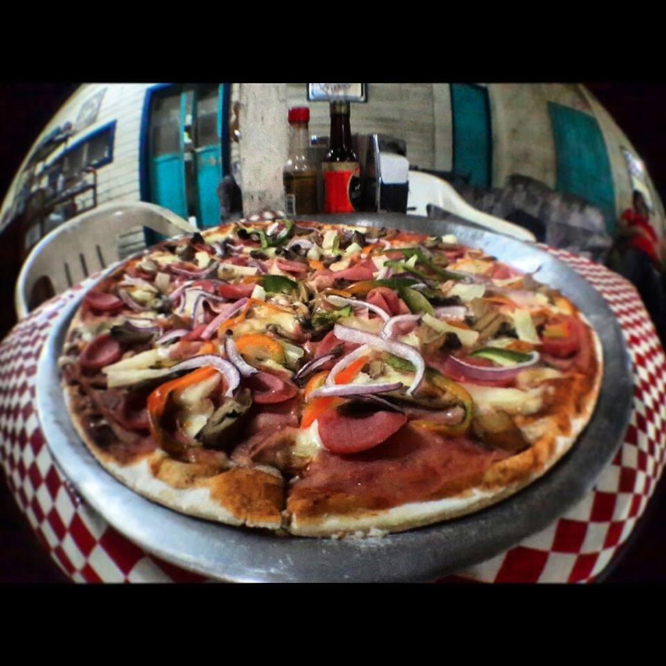 Las mejores en sabor! Somos una pizzería tradicional de la ciudad de Chetumal Quintana Roo horario: Lun, mier-dom 6:00pm - 11:00pm ~ #BambinoPizzas #Chetumal