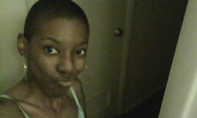 AShae_'s profile picture. Currently focused on fitness, food & school.