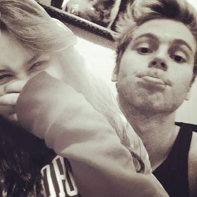 I love to sing and play piano 5sos and 1D are my life yes they are. love you guys follow me and ill follow back.