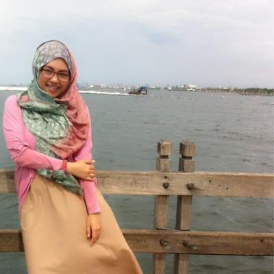 ♡ Allah SWT. • just ordinary girl :) ~ • ♥ hijab , hijab stylists • @prodimanper UPI'10 • utty • teacher @smkbpibdg