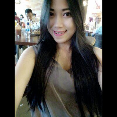 SaskiaHasri's profile picture. momdad