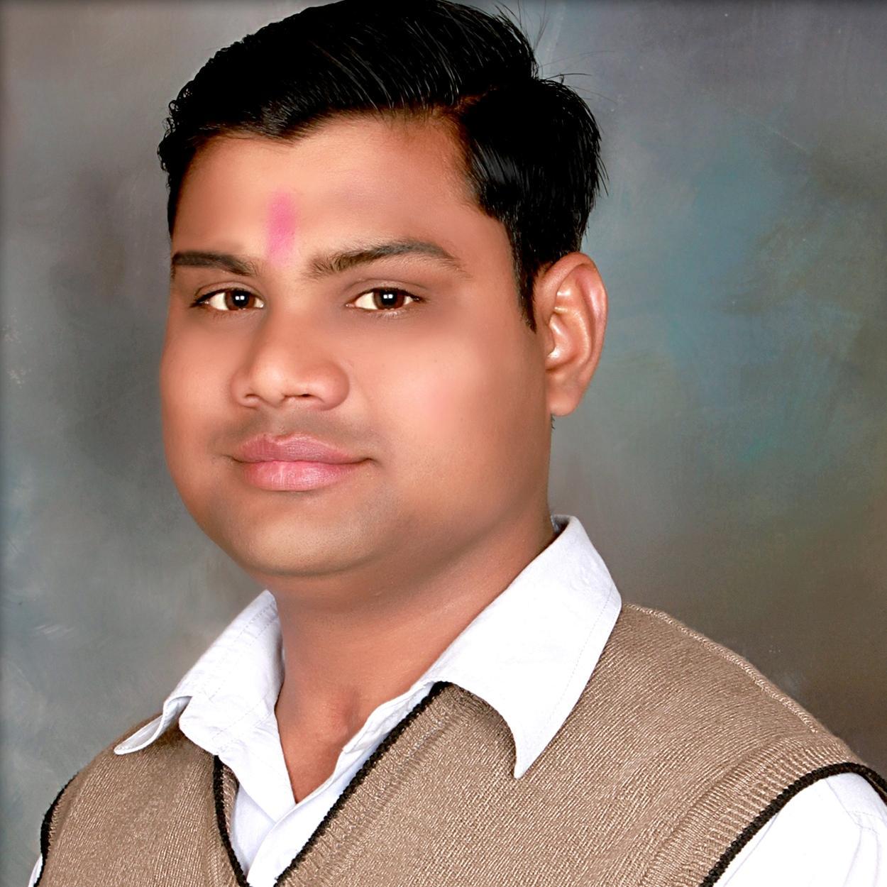 Dil Diya h jaan bhi denge ae vatan tere liye 
Har karam apna kahenge ae vatan tere liye.