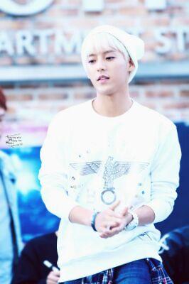 please follow @fabminhyuk [free follow] and ask for a followback ☺☺