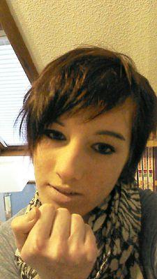 hey I'm Ellen and I love pomskys , drawing and learning Japanese .