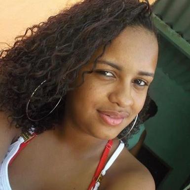 As pessoas são assim mesmo, quem um dia te trouxe felicidade, no outro pode ser o motivo da tristeza.(se me seguir sigo de volto) *--*
