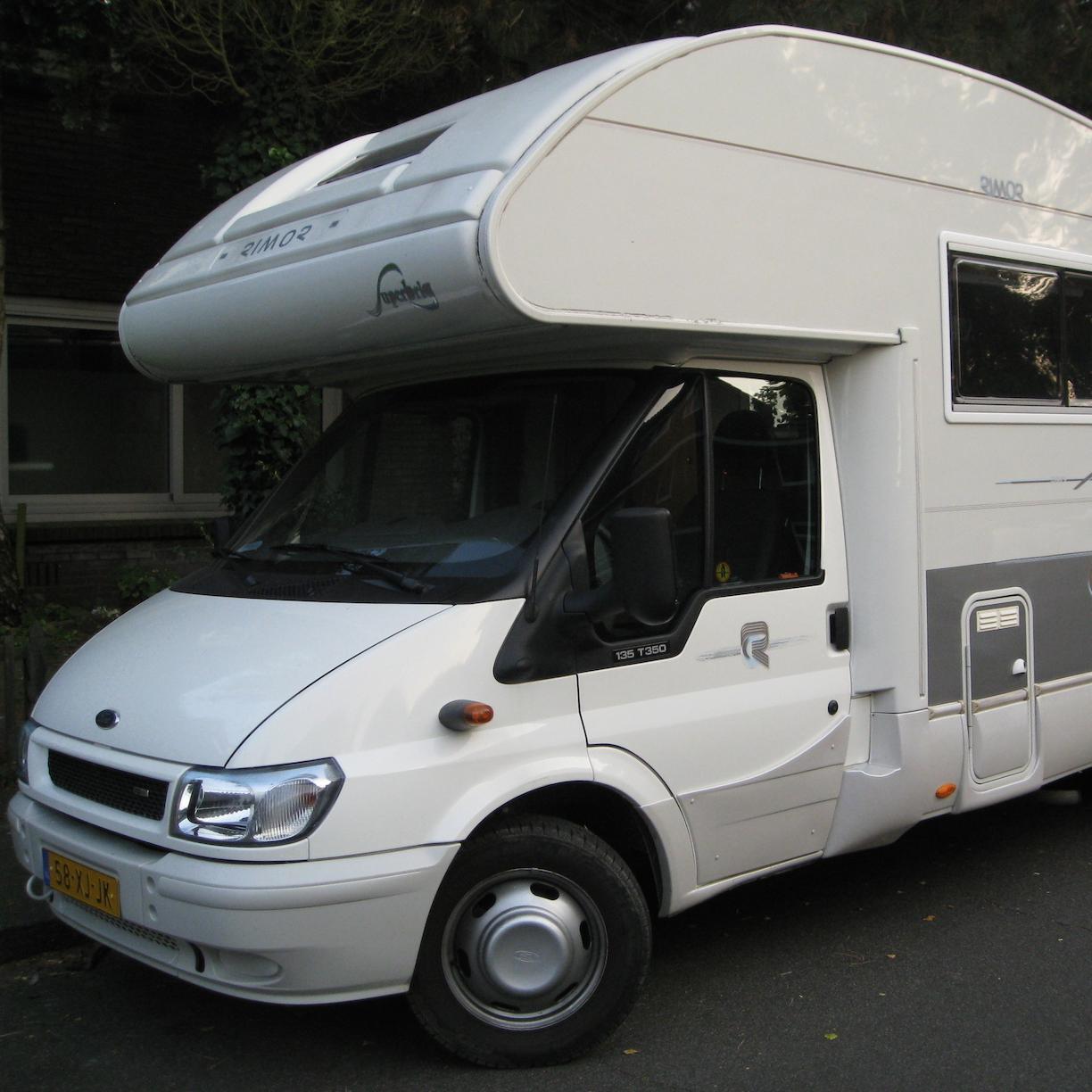 FamCamper.nl, onze camper is fun, handig, gezellig, veilig en perfect voor een gezin met 5 of meer. Kijk snel of jullie agenda aansluit op die van ons!