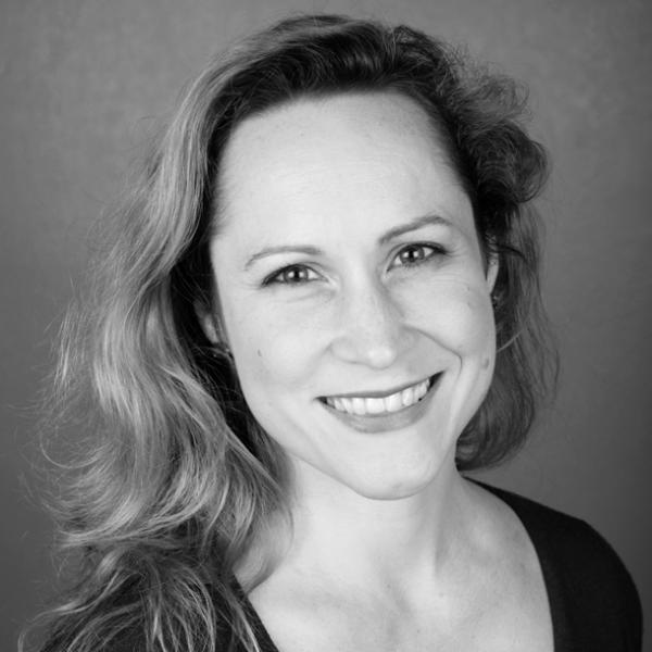 Suivez Céline Miconnet : Découvrez ses #CoursYogaParis, cours de #méditation, #stages et #formations professeur de #yoga. Conseils, astuces, offres spéciales !