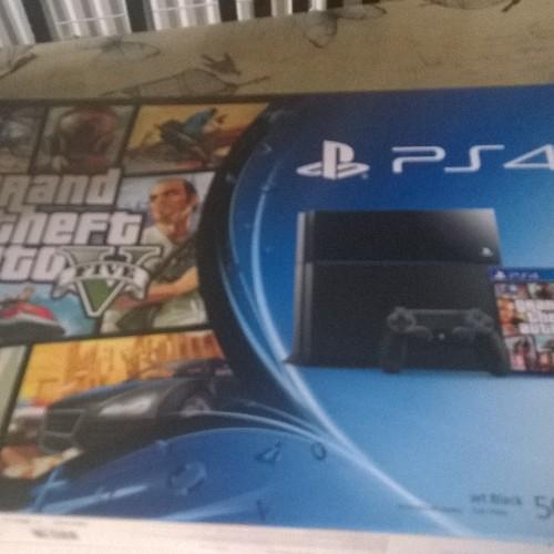 New youtuber and Twitch gamers. Regular Fifa Ultimate Team pack openings and Giveaways