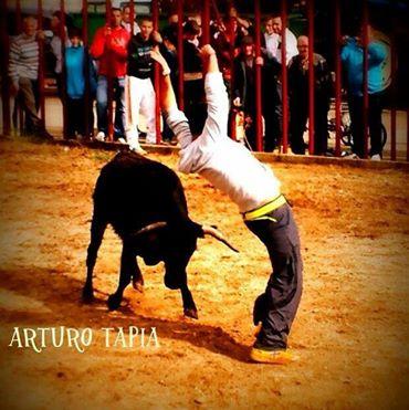 Aficionado al futbol y apasionadoo de los toros