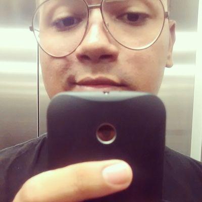 Gosto de ciência, música, arte, tecnologia, poesia e sou um apaixonado nato, um amante.