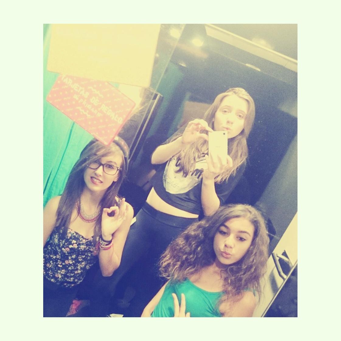 irenitairenitta's profile picture. Quién te quiere, comprenderá tres cosas: el dolor detrás de tu sonrisa, el amor detrás de tu rabia y las razones detrás de tu silencio.