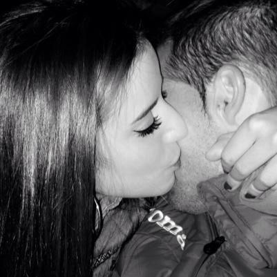 Y morirme contigo si te matas, y matarme contigo si te mueres, porque el amor cuando no duele mata, porque amores que matan nunca mueren. Malaguista 200%♥