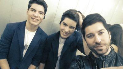 ✘Siεmprε aqui siεmprε εn mi✘
jdom
cuentas personales: @alwayssjdom y @fiveherosftjdom