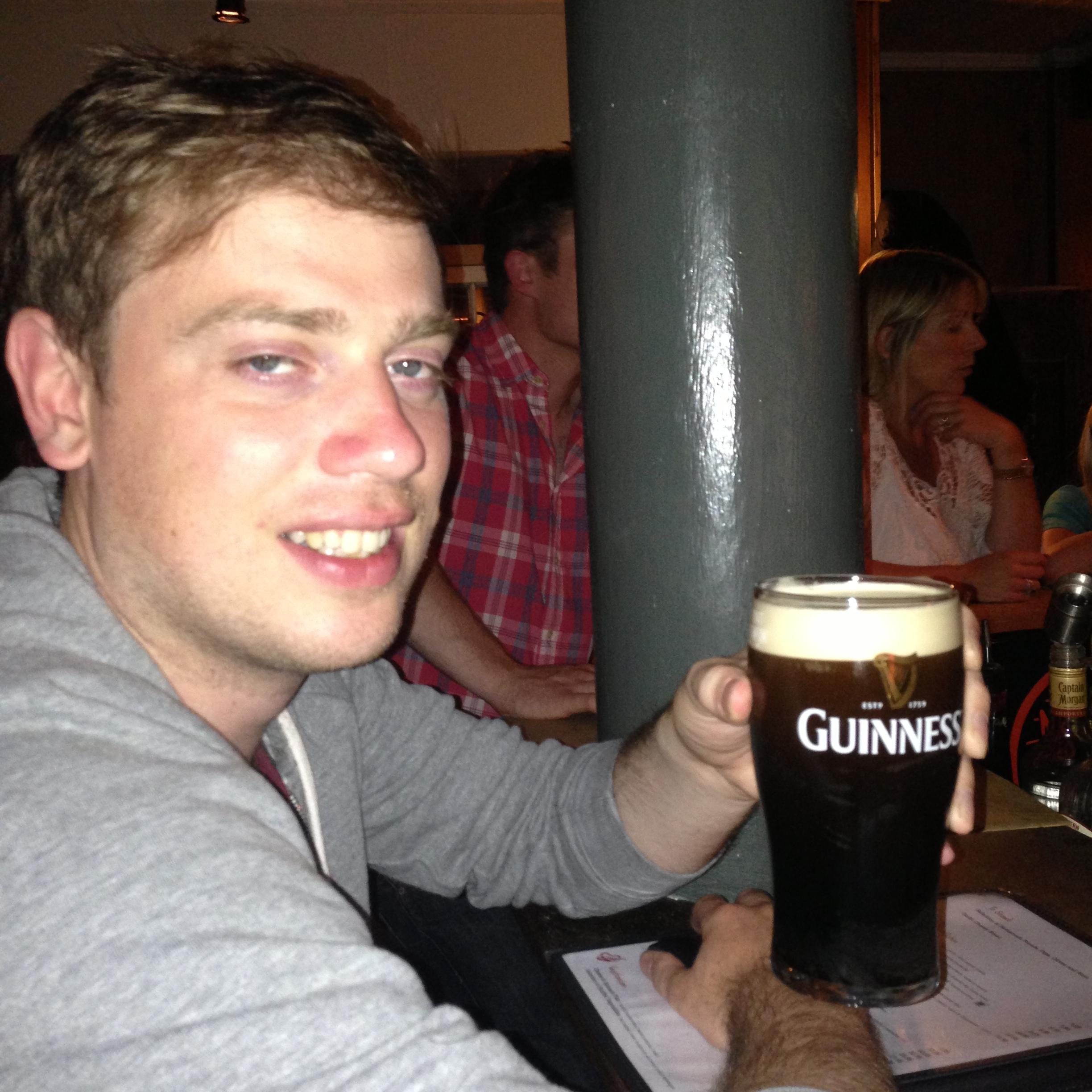 leyudme's profile picture. Monkeys. Playing tennis.