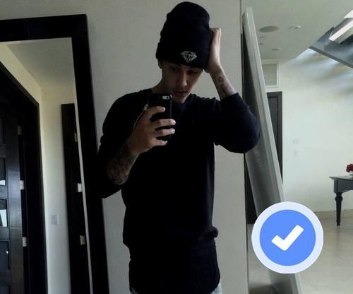 My new twitter private
let's make the world better, together. join my fan club @officialfahlo and add me on @shots 'justinbieber'