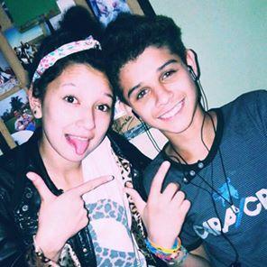 ＳＩＧＵＥＭＥ Ｙ ＴＥ ＳＩＧＯ♥Mi ojos lloran por verte, mis brazos por abrazarte, mis labios por darte un beso y mi corazón por amarte ♥