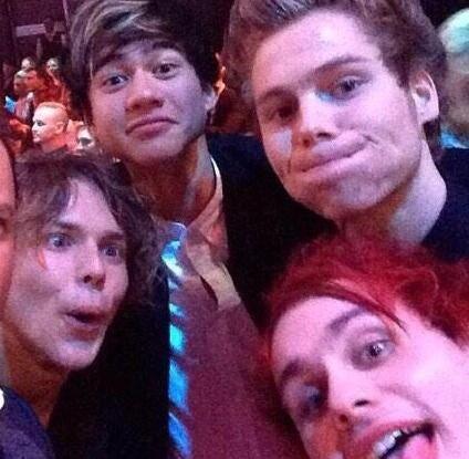 follow @5SecsOfDorks_ bc she gave you free follow