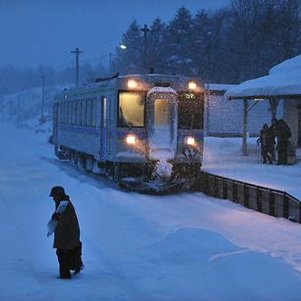 列車の旅と 写真が好きです。HOゲージ初心者。
６年間の南の国での駐在から帰国して、2023年末に定年退職しました。
現在は気楽な身分です。