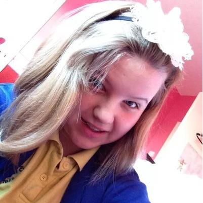 Hey!My names Leah and I am 10 years old.I love Sebastian and wish he would follow me!! Follow my other account: @SebisMyBaexox