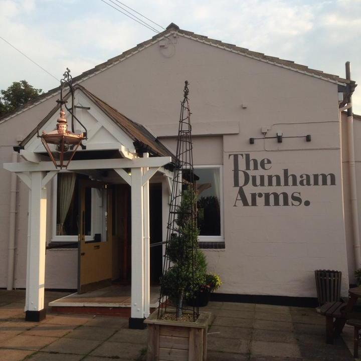 The Grill on the Hill @ Dunham Arms Pub serves fresh American style food in a family friendly restaurant. Groups and business lunches welcome