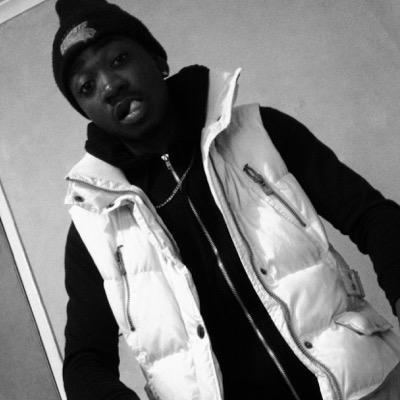 looking for that special someone..

add me on bbm; 514063BF
and follow me on IG: lifeofthatboy_keith