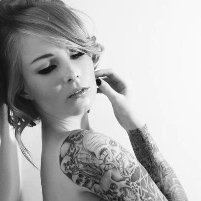 Human hating, Whiskey Drinking, Tattoo Obsessed, Freelance Alt Model. I love my big brother @MessedUpMatthew [Not the real Leanna James] {RP/18+}