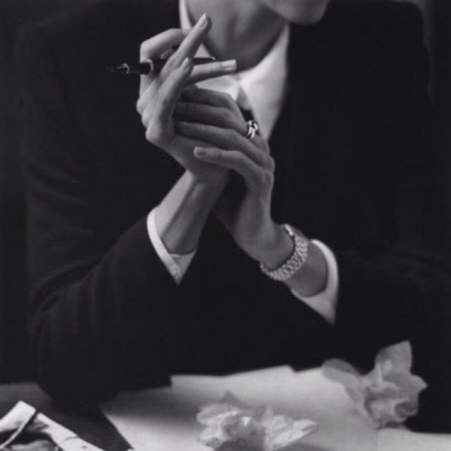 natashanetupi's profile picture. я сижу в темноте, и она не хуже в комнате, чем темнота снаружи..