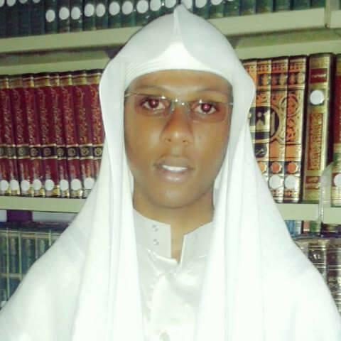 طالب العلم يحب العلم والعلماء..