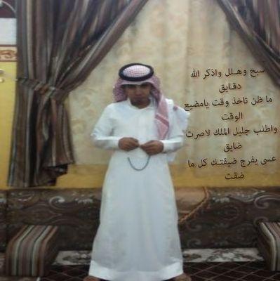 ‏‏(شاعر)........... (مانيب شاعر بس انا املك شعور اصير  فيه بعض  الاوقات  شاعر)