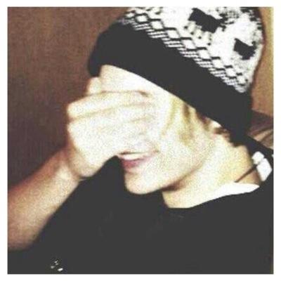 FOLLOW @suiteheartmikey BECAUSE FRIENDSHIP