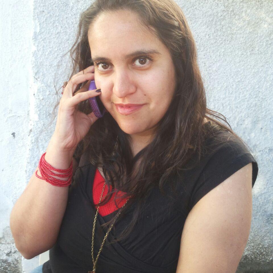 Profesora de Ciencias Naturales, Mención Biología,  
Diplomada en Emprendimiento y Liderazgo y además... Científica en formación.
