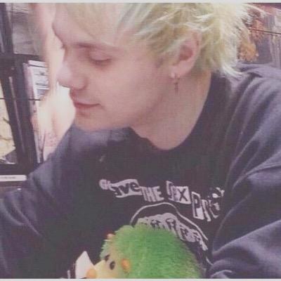 free follow from @trendyafi || i'll follow back on there if you just ask