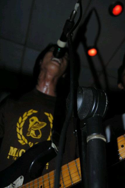 Member:  @Lannnas (bass/voc) @icanknoise (guitar/voc) @matebarker (drum) Contact : @dnoxxrecord  @saung_official