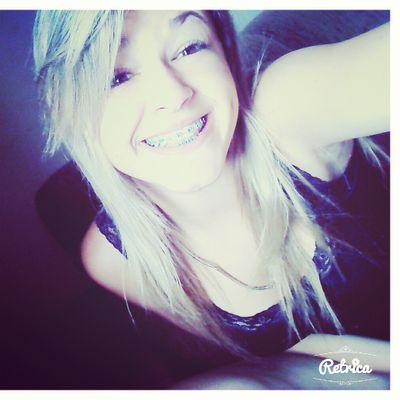 ela só quer ser feliz e no romance ela da fuga ✌
