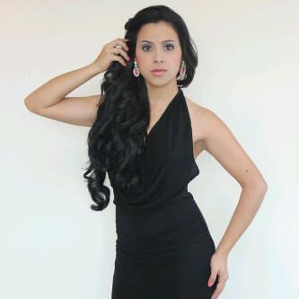 Modelo de profesión @angelysstudio. instagram: rosmalave1.