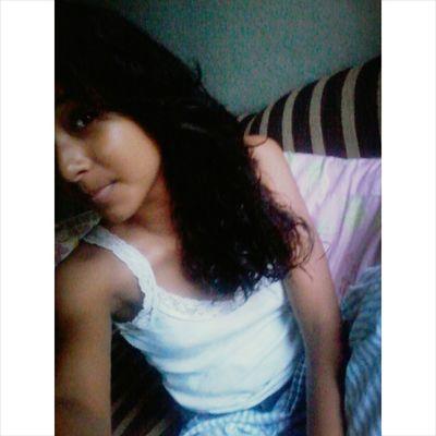 Sou Belieber, adoro o Justin Bieber, ainda realizo meu sonho de conhece-lo, Never Say Never. Também sou Selenator, Directioner, Lovatic, Swiftie e outros mais ❤