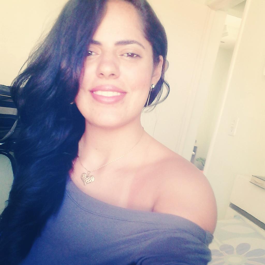 Se jogue, grite, brigue, cante, faça uma loucura por amor, minta, conte a verdade, faça amigos e inimigos. Isso é viver.;D
