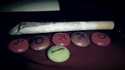 50% indica 50% sativa,100% bomba.