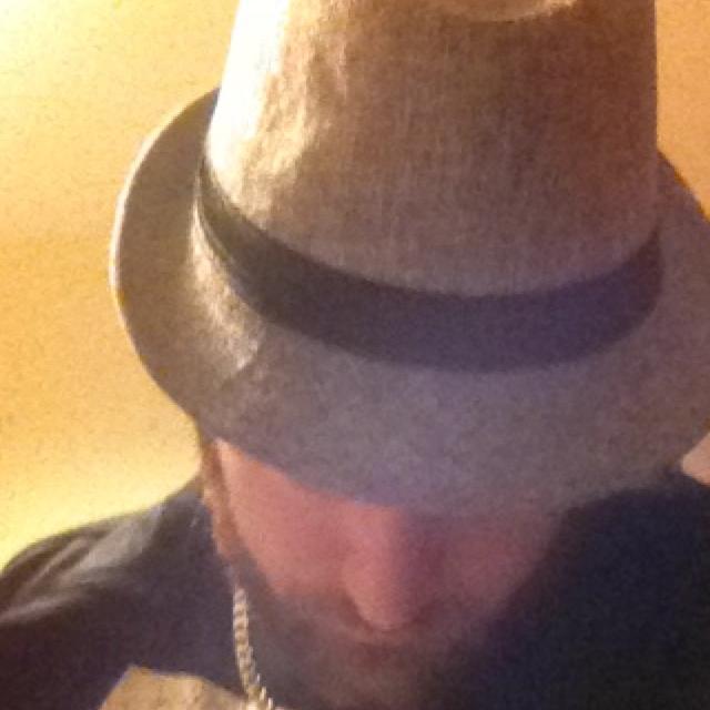 CLover_Hatman's profile picture. Croydon Born. Ireland Raised, Cover Artist, Amateur Rapper, MCQ !!!