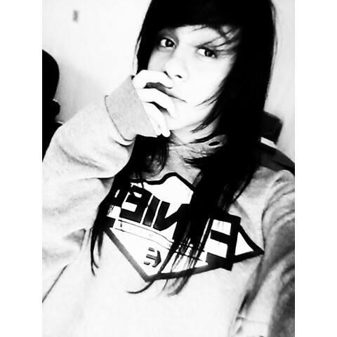 Insta: http://t.co/8Mw1kiUY7G      Face? http://t.co/8658pzfj1m //  wpp: 011 946922159